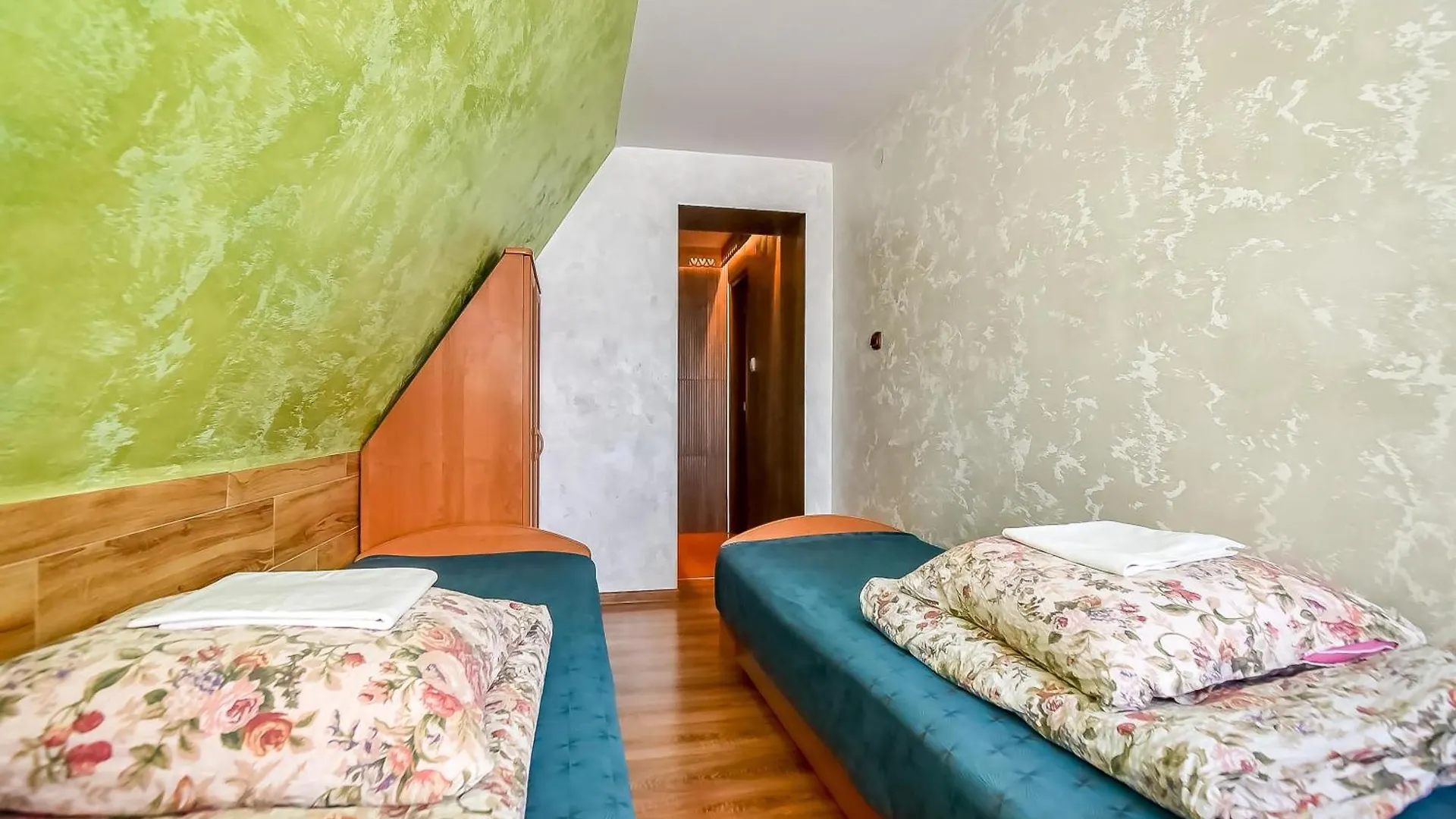 Tatarek Zakopane Bed and Breakfast 0*,